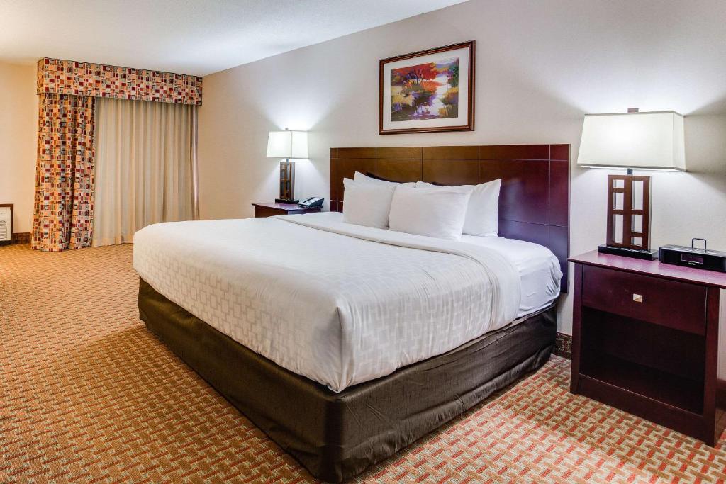 Clarion Hotel Convention Center image 11