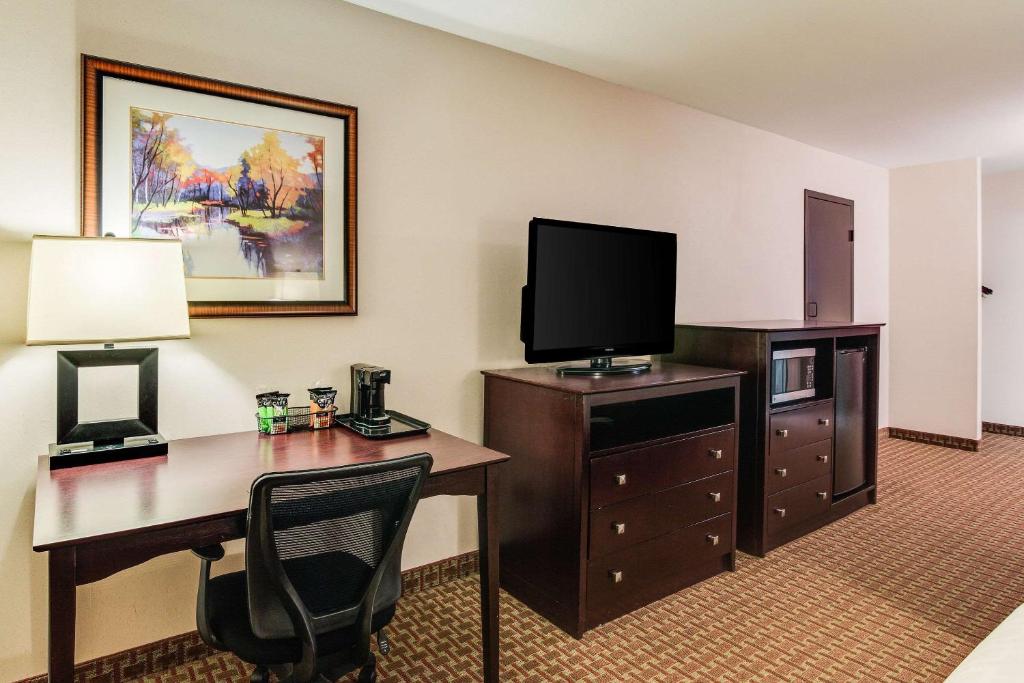 Clarion Hotel Convention Center image 13