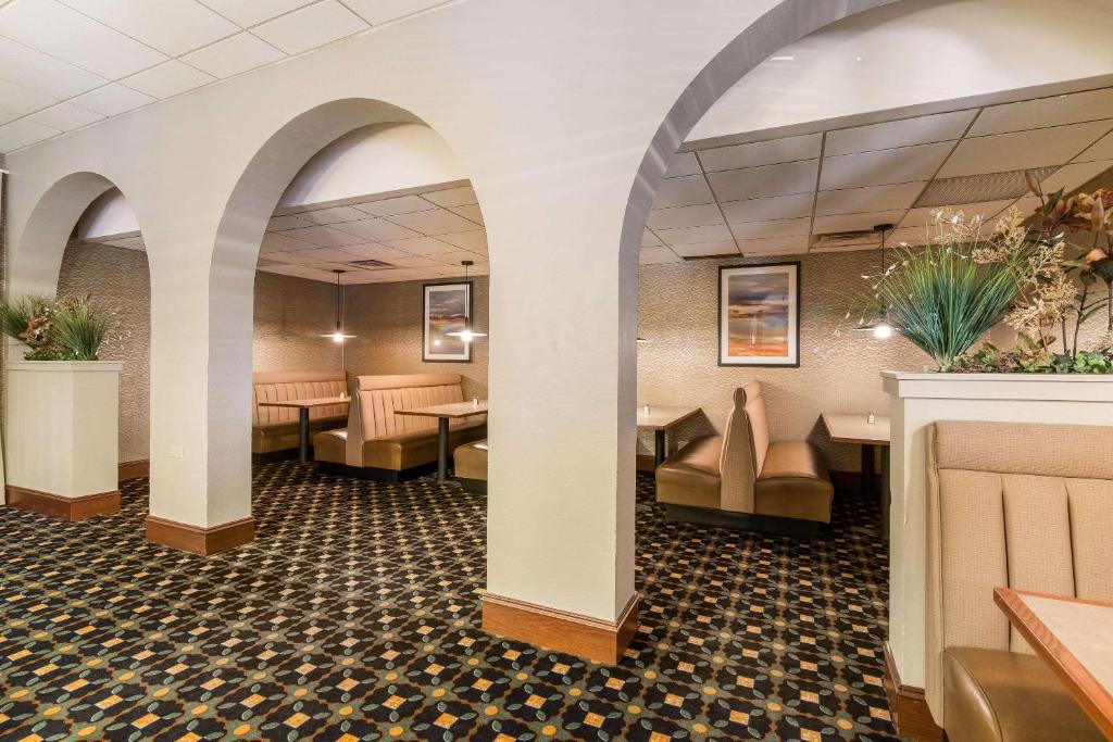 Clarion Hotel Convention Center image 16
