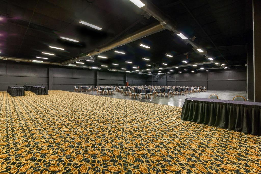 Clarion Hotel Convention Center Main image 2