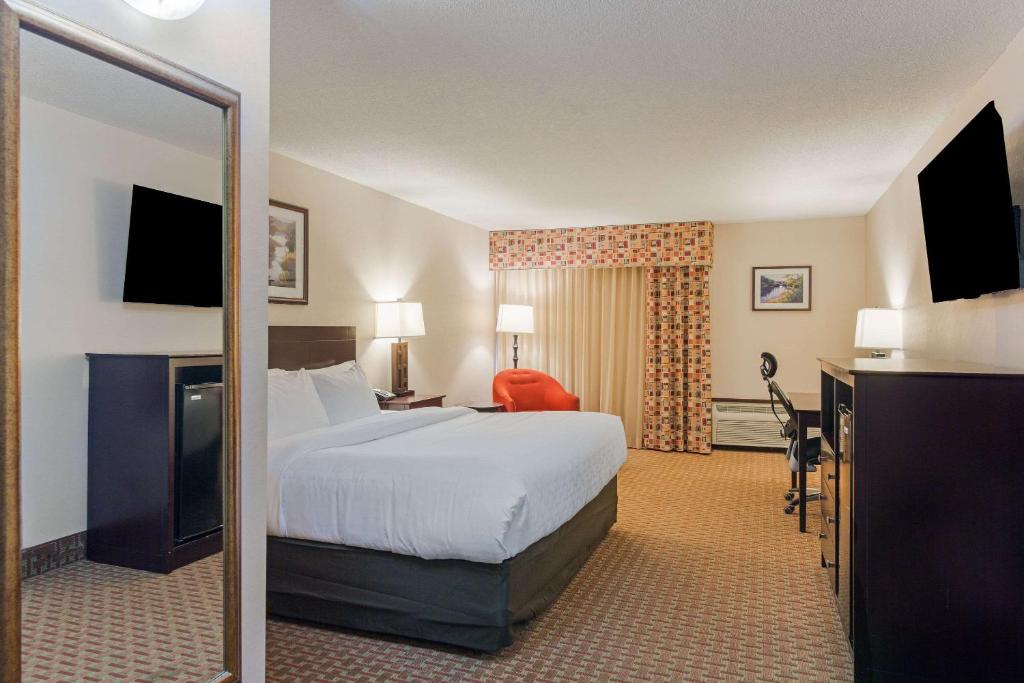 Clarion Hotel Convention Center image 21